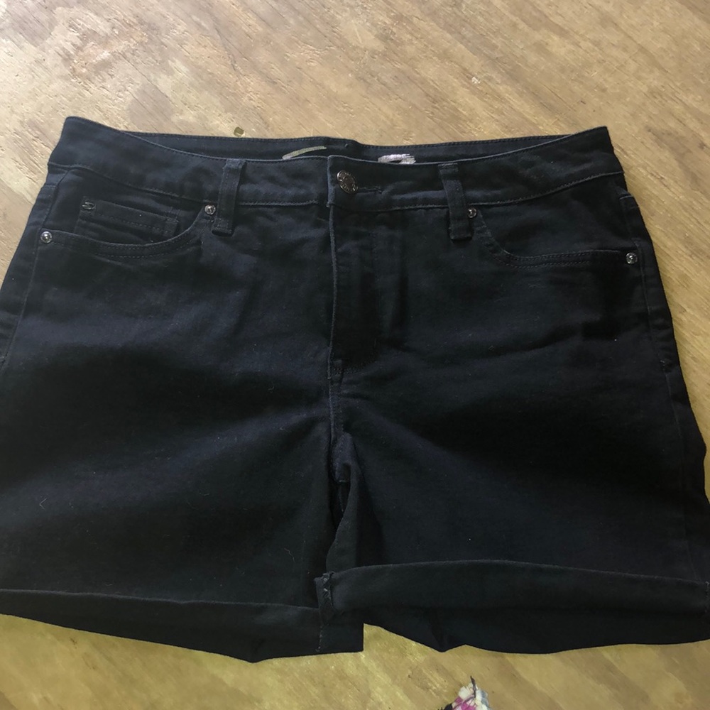 Seven7 Black Denim shorts size 12 New no tags‎